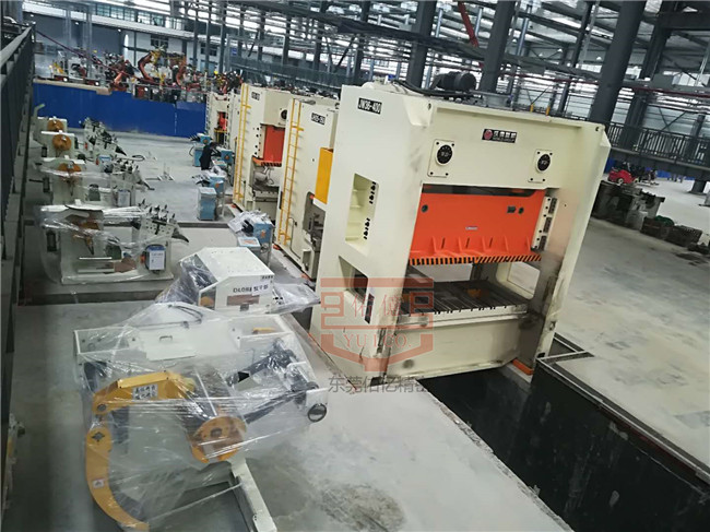 貴陽客戶600伺服送料機厚板二合一矯正機沖床周邊設(shè)備